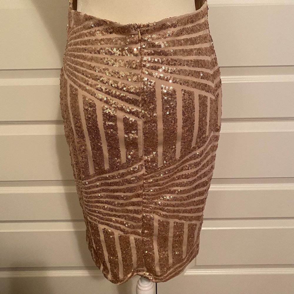 Gold deep V / Backless Sequin Dress - Picture 6 of 7